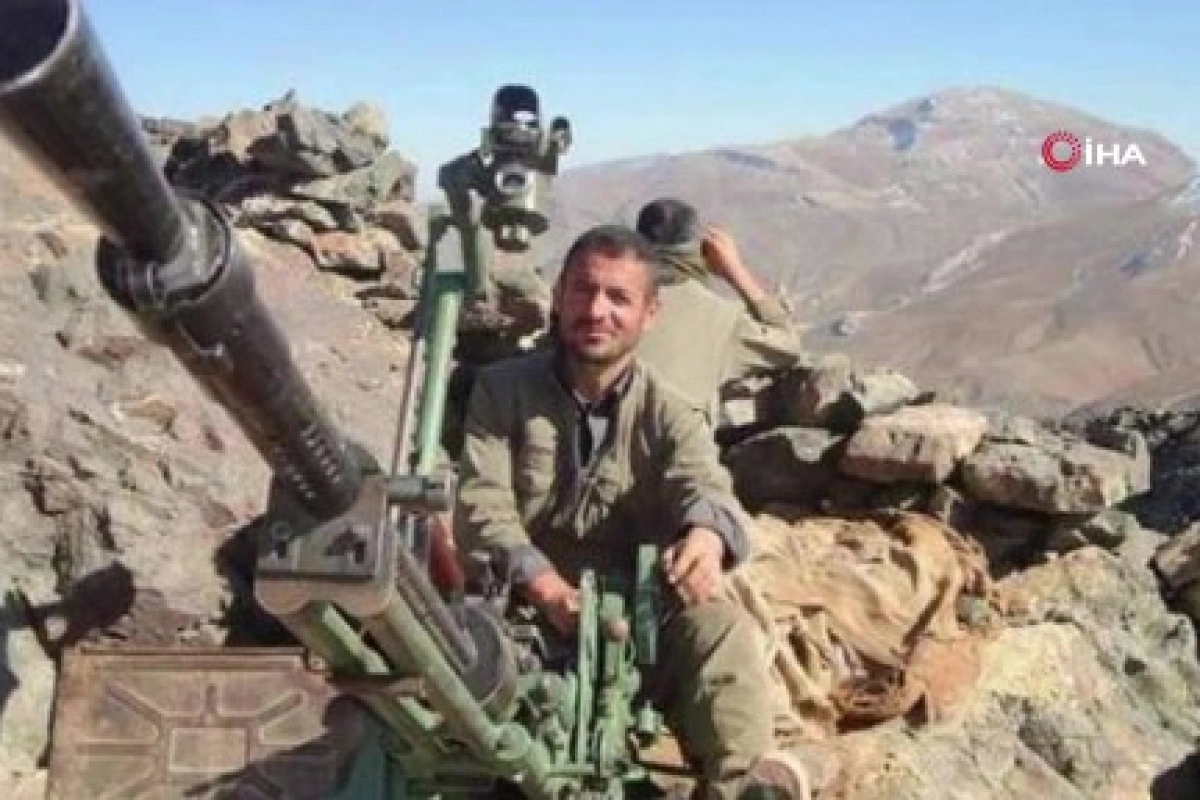 PKK/YPG içerisinde Türkiye, Irak ve Suriye’de pek çok bölgede faaliyet yürütmesinin ardından Hol Eyaleti Genel Sorumluluğuna getirilen Brüsk-Bager Türk, Bager Kemal kod Haydar Demirel, Milli İstihbarat Teşkilatı’nın (MİT) Suriye’nin Tel Hamis’ kentinde gerçekleştirdiği operasyonla etkisiz hale getirildi.