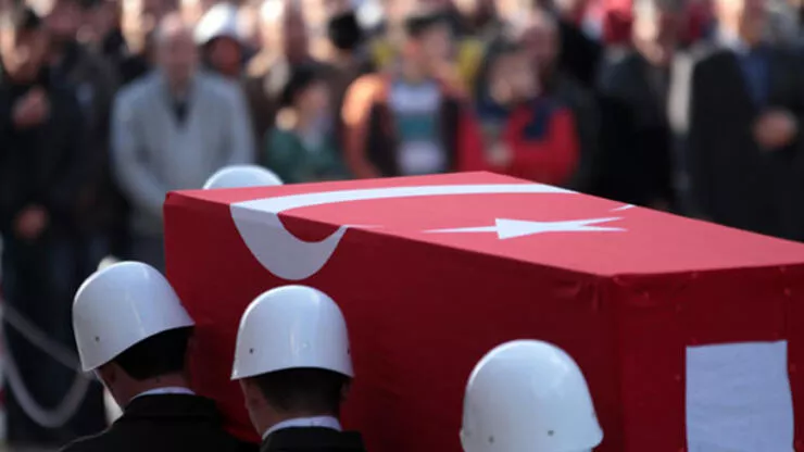 Milli Savunma Bakanlığı (MSB), Pençe-Kilit Harekatı bölgesinde bölücü terör örgütü mensupları tarafından taciz atışı sonucu 1 askerin şehit olduğunu duyurdu.