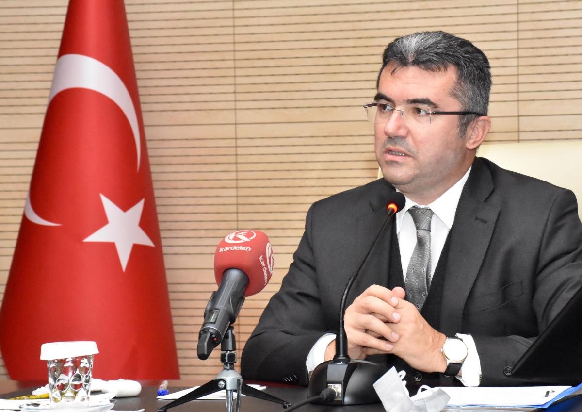 Erzurum Valisi Okay Memiş, Erzurum'da Ekrem İmamoğlu'nun mitinginde yaşanan olaylara ilişkin CNN TÜRK'e açıklamalarda bulundu.