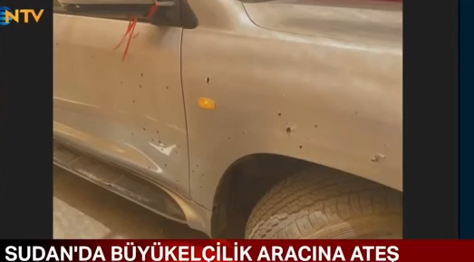 Sudan'da, Türkiye'nin Hartum Büyükelçisi İsmail Çobanoğlu'nun aracına ateş açıldı. Diplomatik kaynaklar olayın gerçekleştiğini teyit ederken, ölü ya da yaralı olmadığı bildirildi.