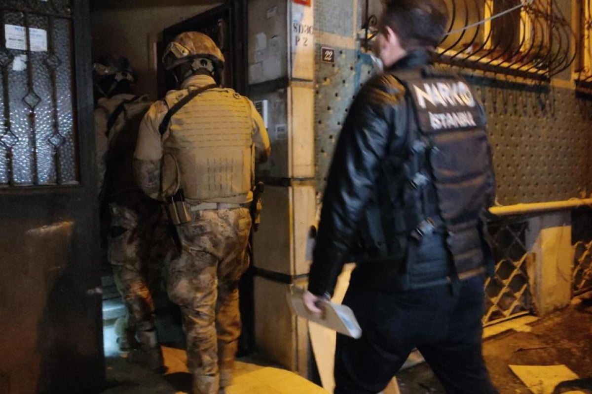 Tekirdağ'da polis ekipleri, uyuşturucuyla mücadele kapsamında gerçekleştirdikleri operasyonda 10 kişiyi gözaltına aldı.