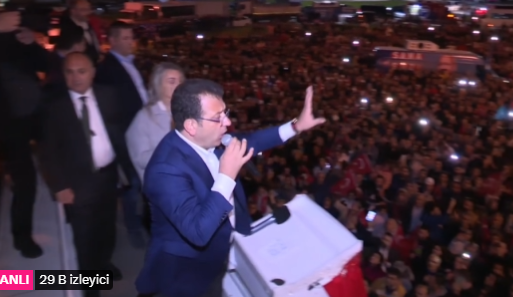 Ekrem İmamoğlu Erzurum Mitingi sonrası İstanbul'a dönüşünde Sabiha Gökçen'de kendisini bekleyen kalabalığa sesleniyor. 