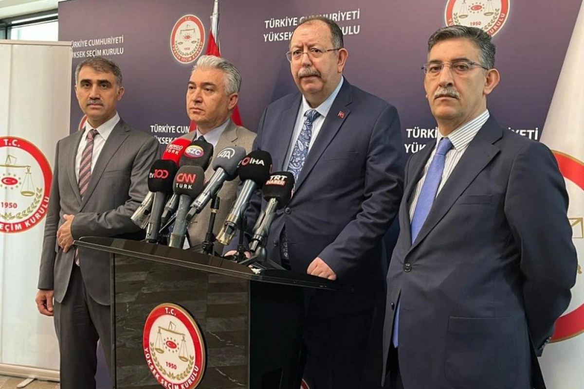 YSK Başkanı Ahmet Yener basın açıklaması yaptı. Yener; "Sandıkların %99'u açıldı. Yurt içinde açılmayan sandık sayısı 27'dir. Yurt dışında açılan sandık oranı %84.06'dır. Yurt dışında açılmayan sandık sayısı 1529. ' diyerek ekledi;
