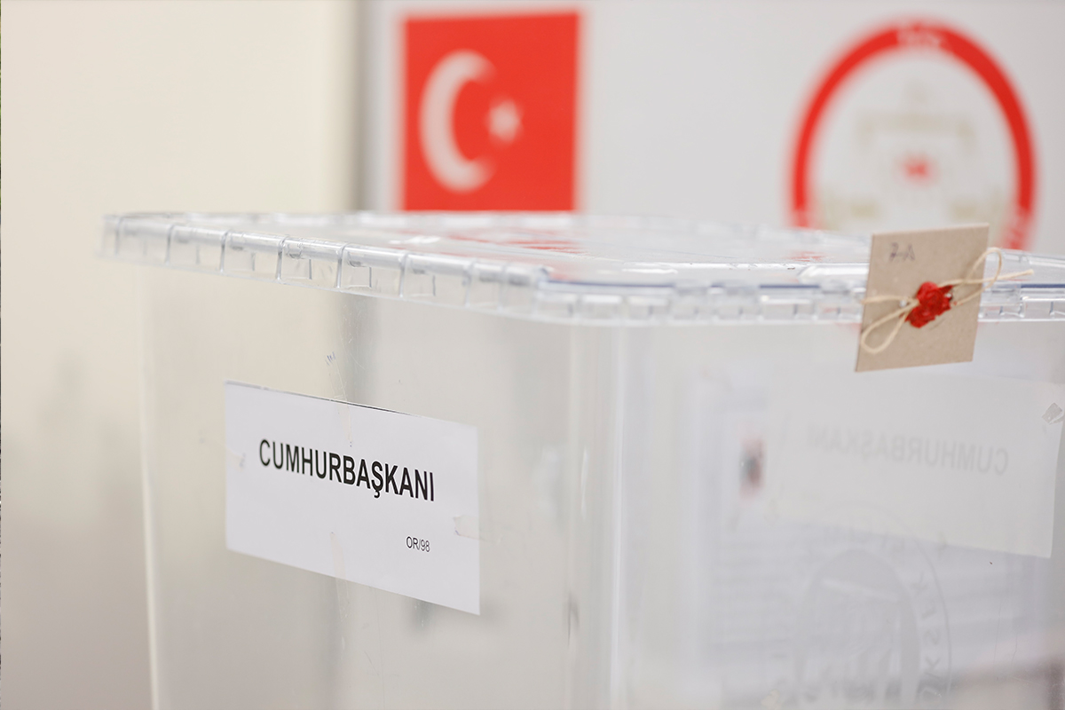 Yurt dışında bulunan temsilcilikler ve gümrük kapılarında kullanılan oy sayısı 1 milyon 585 bini aştı.