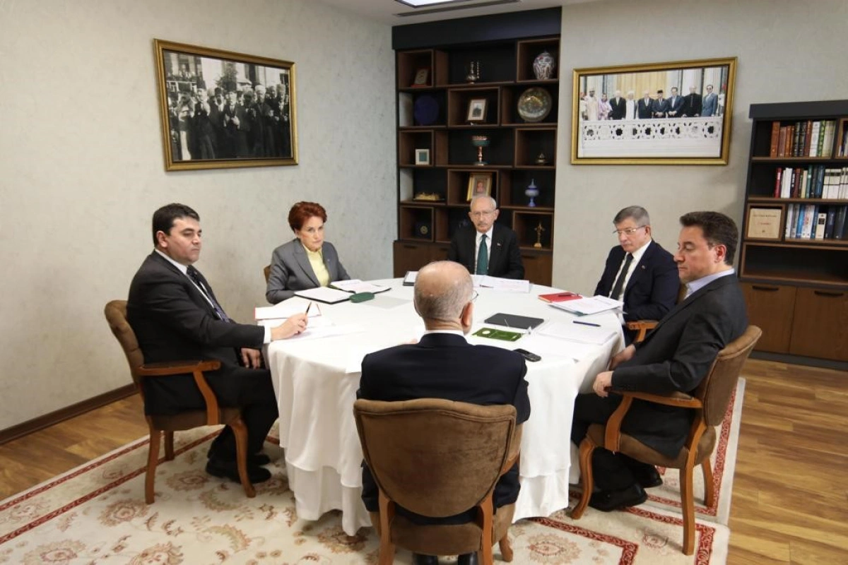 Millet İttifakı liderleri bugün CHP Genel Merkezi'nde 28 Mayıs'ta gerçekleştirilecek olan ikinci tur kampanya çalışmaları için bir araya gelecek. altılı masa