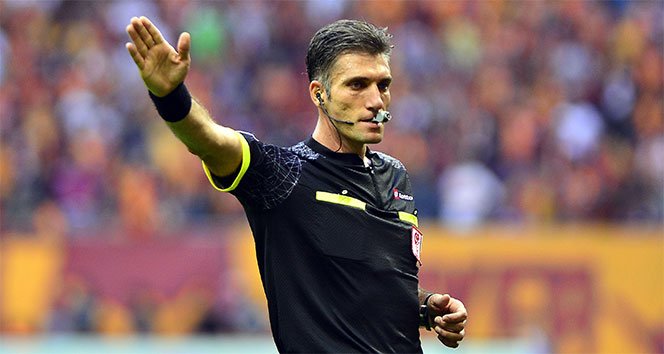 Süper Lig'in 35. haftasında oynanacak Galatasaray-Sivasspor maçının VAR'ı Özgür Yankaya oldu.