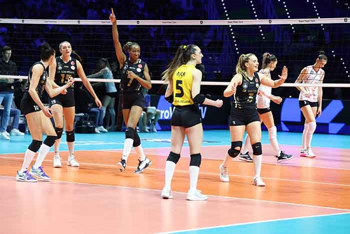 CEV Şampiyonlar Ligi'nin finalinde Eczacıbaşı Dynavit ve Vakıfbank takımları karşı karşıya geldi. Vakıfbank, rakibi Eczacıbaşı'nı 3-1 yenerek tarihinde 6. kez Avrupa'nın en büyük takımı oldu.