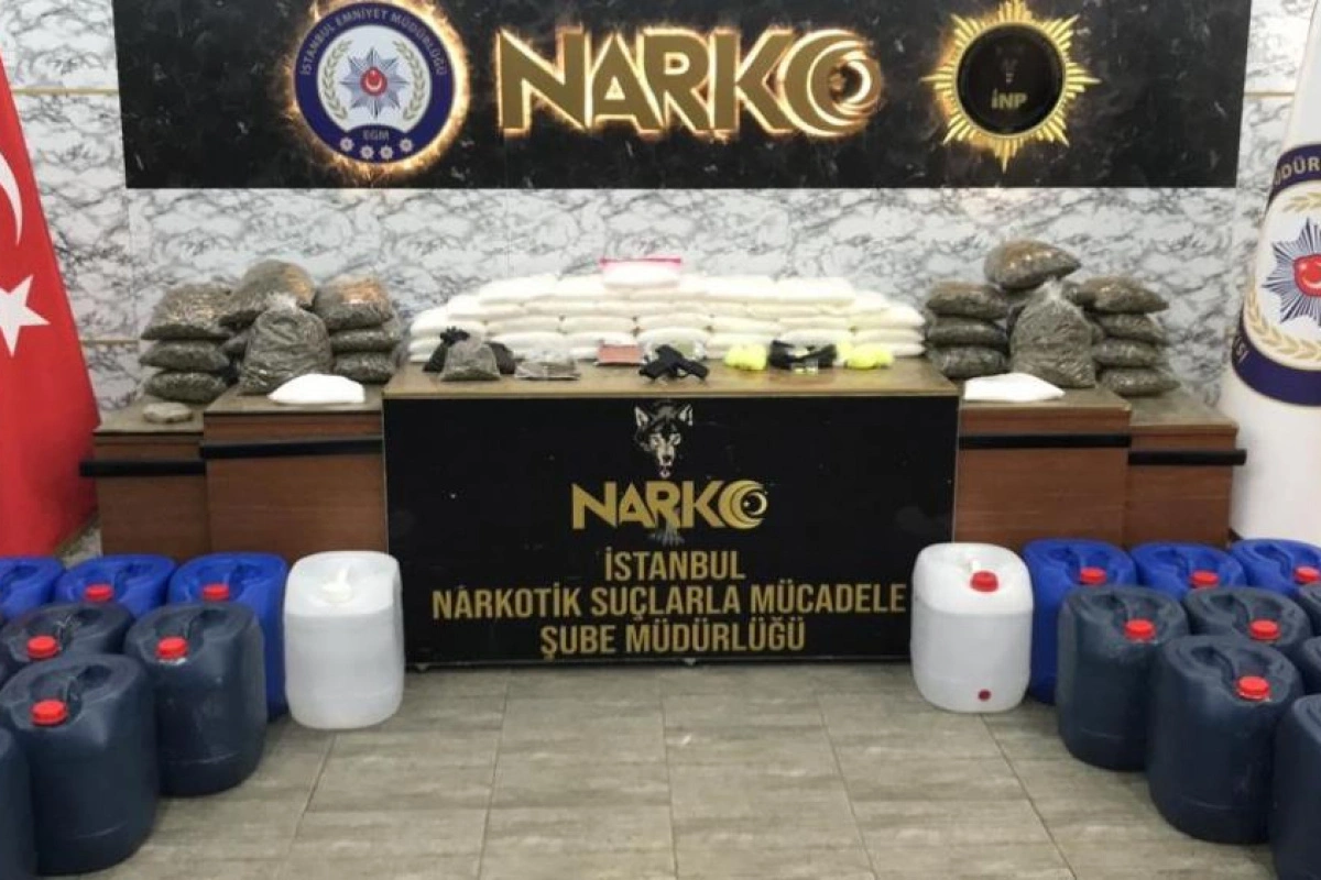 İstanbul'da uyuşturucuyla mücadele kapsamında gerçekleştirilen operasyonlarda, toplamda 605 kilogram uyuşturucu ve 111 kilogramın üzerinde kimyasal madde bulundu.