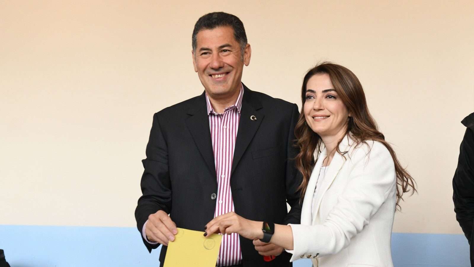ATA İttifakı Cumhurbaşkanı adayı Sinan Oğan oyunu Ankara'da kullandı. 