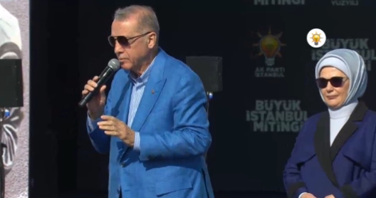 Cumhurbaşkanı Recep Tayyip Erdoğan, Atatürk Havalimanı'nda düzenlenen mitinge katılanların sayısının 1 milyon 700 bin olduğunu açıkladı.