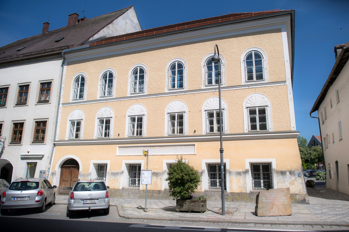Avusturya'da doğan Nazi lideri Adolf Hitler'in evi, polislere insan hakları eğitimi vermek amacıyla kullanılacak.