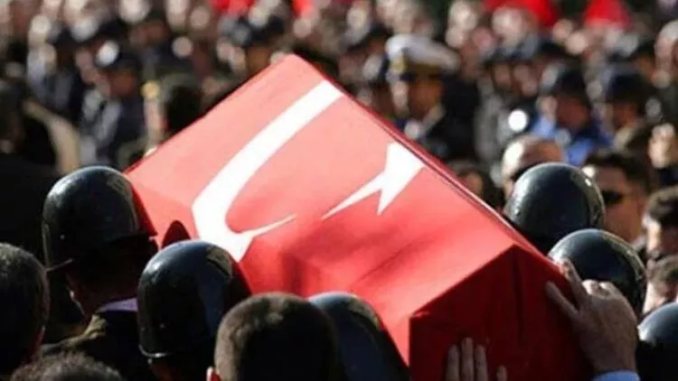 Şırnak'ın Bestler Dereler bölgesinde dün başlayan operasyonda bugün arazi taraması sırasında meydana gelen çatışmada 2 asker şehit oldu. 1 asker ve 1 güvenlik korucusu ağır yaralanırken, 3 bölücü terör örgütü mensubu etkisiz hale getirildi.