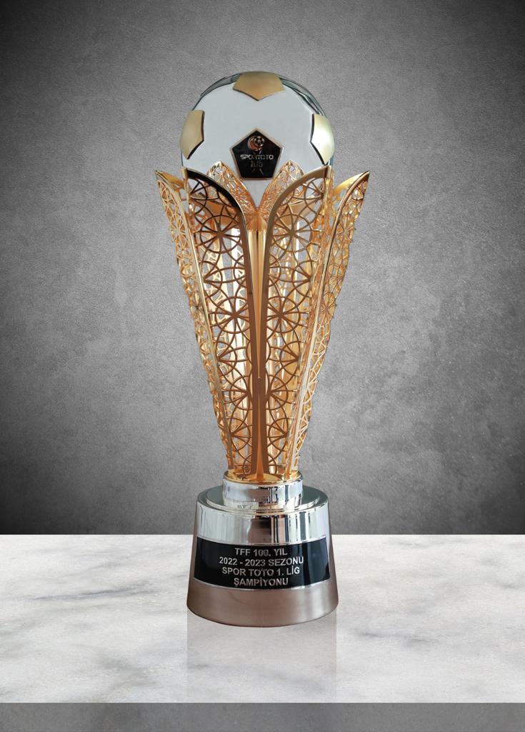 Futbolda şampiyonluk kupaları, 100. yıla özel yenilendi.