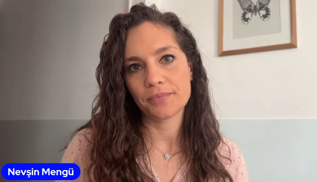 Nevşin Mengü gündemi değerlendirdiği YouTube yayınında CHP’nin seçim gecesini doğru yönetemediğini ve Bandırma’yı örnek göstererek çoğu sandık başında görevli olmadığını söyledi.
