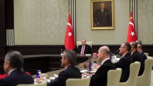 AKP'li Cumhurbaşkanı Tayyip Erdoğan'ın yeniden cumhurbaşkanı seçilmesiyle yeni bakanlar merak konusu oldu. Gazeteci Candaş Tolga Işık konuyla ilgili bir açıklama yaptı. 