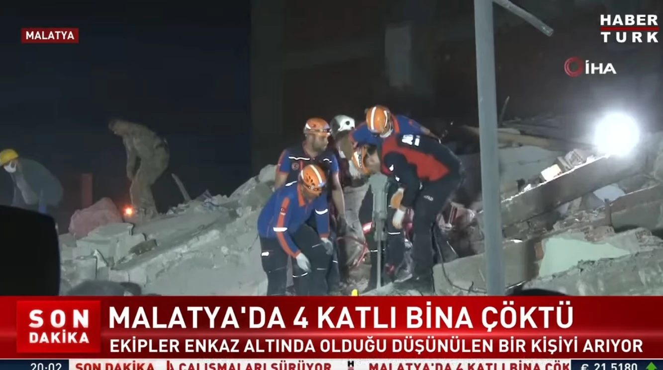 Malatya'da içerisinde 4 kişinin bulunduğu bina çöktü. Bu esnada bina içerisinde bulunaduğu öğrenilen 4 kişiden 3'ünün kendi imkanları ile kurtulduğu öğrenildi.