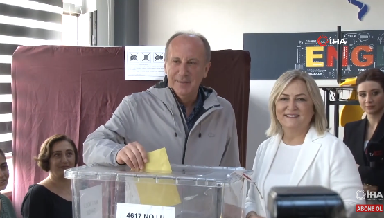 Memleket Partisi Genel Başkanı Muharrem İnce ve eşi Ülkü İnce, oylarını Ankara'daki Yaşamkent Şener Çakmak Anadolu Lisesi'nde bulunan 4617 no'lu sandıkta kullandı.