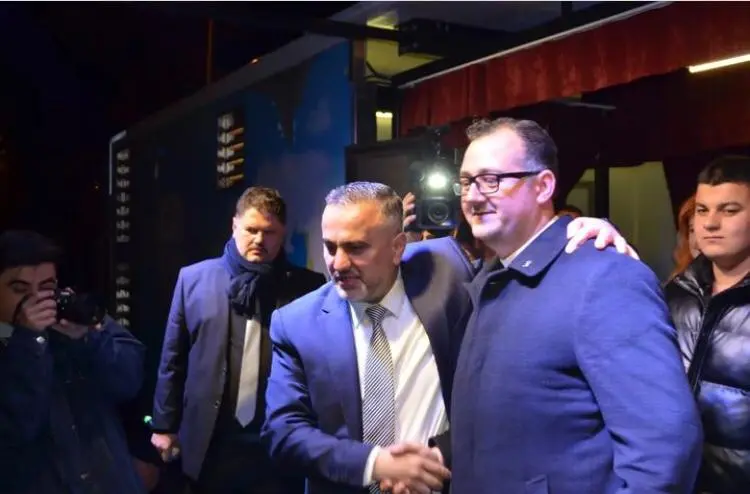 Serdar Aksu seçimlere iki gün kala İyi Parti'den Ak Parti'ye geçti. 