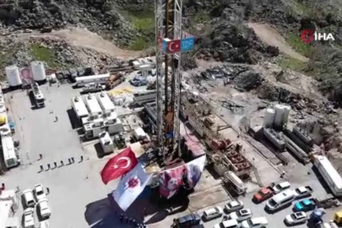 Şırnak’ın Gabar Dağı'nın terörden temizlenmesinin ardından bölgede her gün yeni bir petrol rezervi keşfediliyor. 