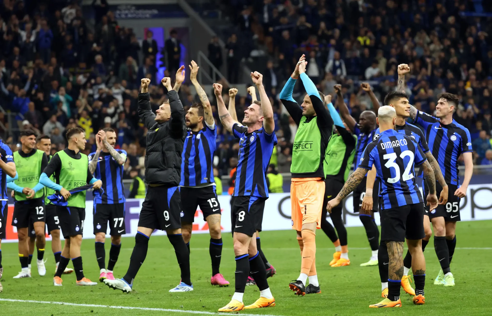 İstanbul Atatürk Olimpiyat Stadı'nda 10 Haziran tarihinde gerçekleşecek UEFA Şampiyonlar Ligi finalinde, İtalyan takımı Inter ile İngiliz temsilcisi Manchester City karşı karşıya gelecek.