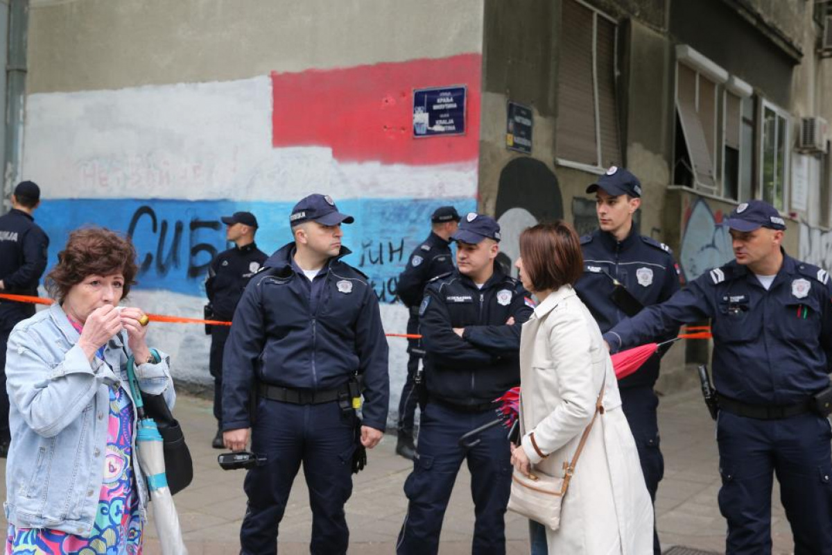 Sırbistan’ın başkenti Belgrad’da bir ilköğretim okulunda 7.sınıf öğrencisi tarafından gerçekleştirilen silahlı saldırıda 8 kişi hayatını kaybetti.