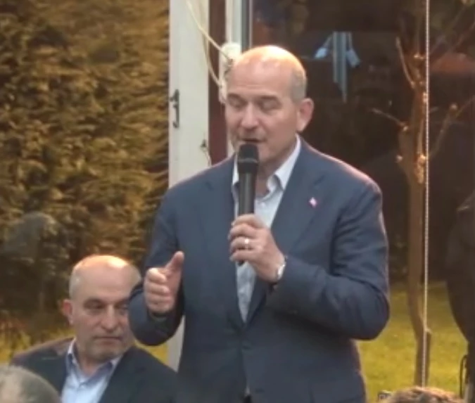 Seçim çalışmaları kapsamında Esenler ve Fatih’te vatandaşlarla bir araya gelen İçişleri Bakanı Süleyman Soylu, “Bay Bay Kemal'e Togg arabasını verelim de arka iki tarafına Selo ile Apo'yu mu oturtsun?” dedi.