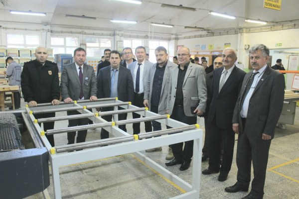 Susurluk Mesleki Teknik ve Anadolu Lisesi’nde Turizm Haftası nedeniyle gerçekleştirilen kutlama programda konuşan Kaymakam Muammer Köken, Susurluk’ta turizmin canlandırılması gerektiğini vurguladı.