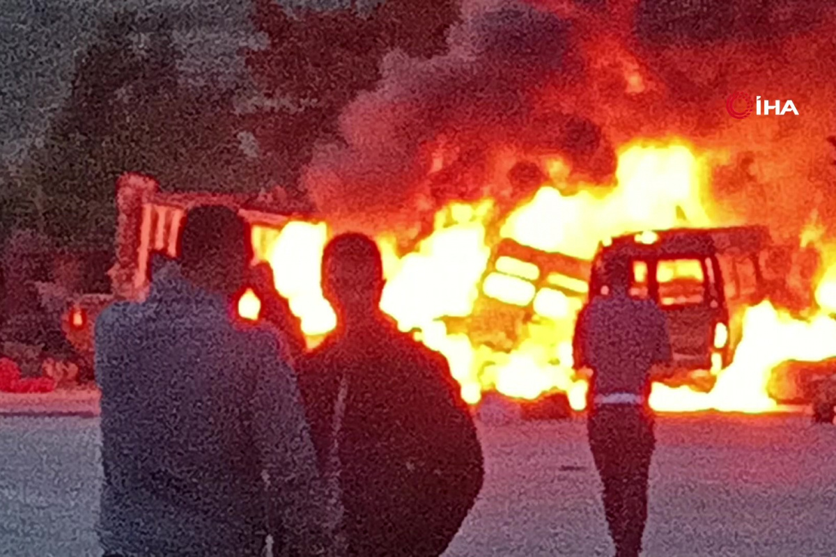 Hatay'da freni patlayan bir kamyonun önündeki araçlara çarpması ve asker uğurlama eğlencesi yapılan alana dalması sonucu yaşanan feci kazada ölü sayısı 12 kişiye yükseldi. 31 kişi yaralandı.