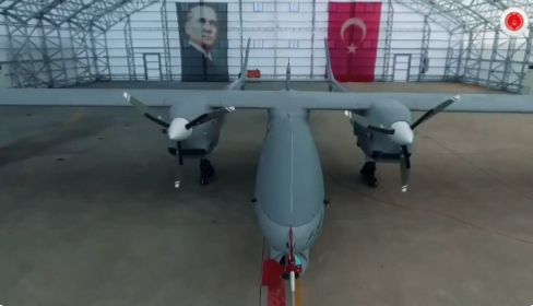 Savunma Sanayii Başkanı İsmail Demir sosyal medya hesabından AKSUNGUR SİHA'nın Türk Silahlı Kuvvetleri'ne teslim edildiğini duyurdu. 