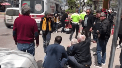 Balıkesir'in Bandırma ilçesinde yaşanan motosiklet sürücüsünün yaralandığı tek taraflı trafik kazası güvenlik kameralarına yansıdı. 