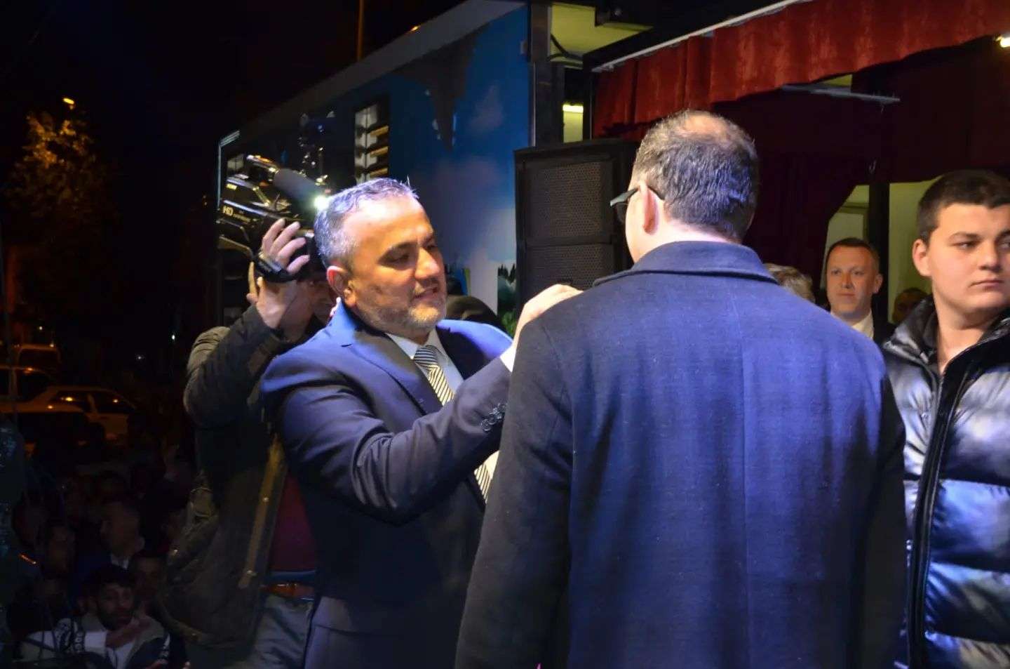 Serdar Aksu seçimlere iki gün kala İyi Parti'den Ak Parti'ye geçti.