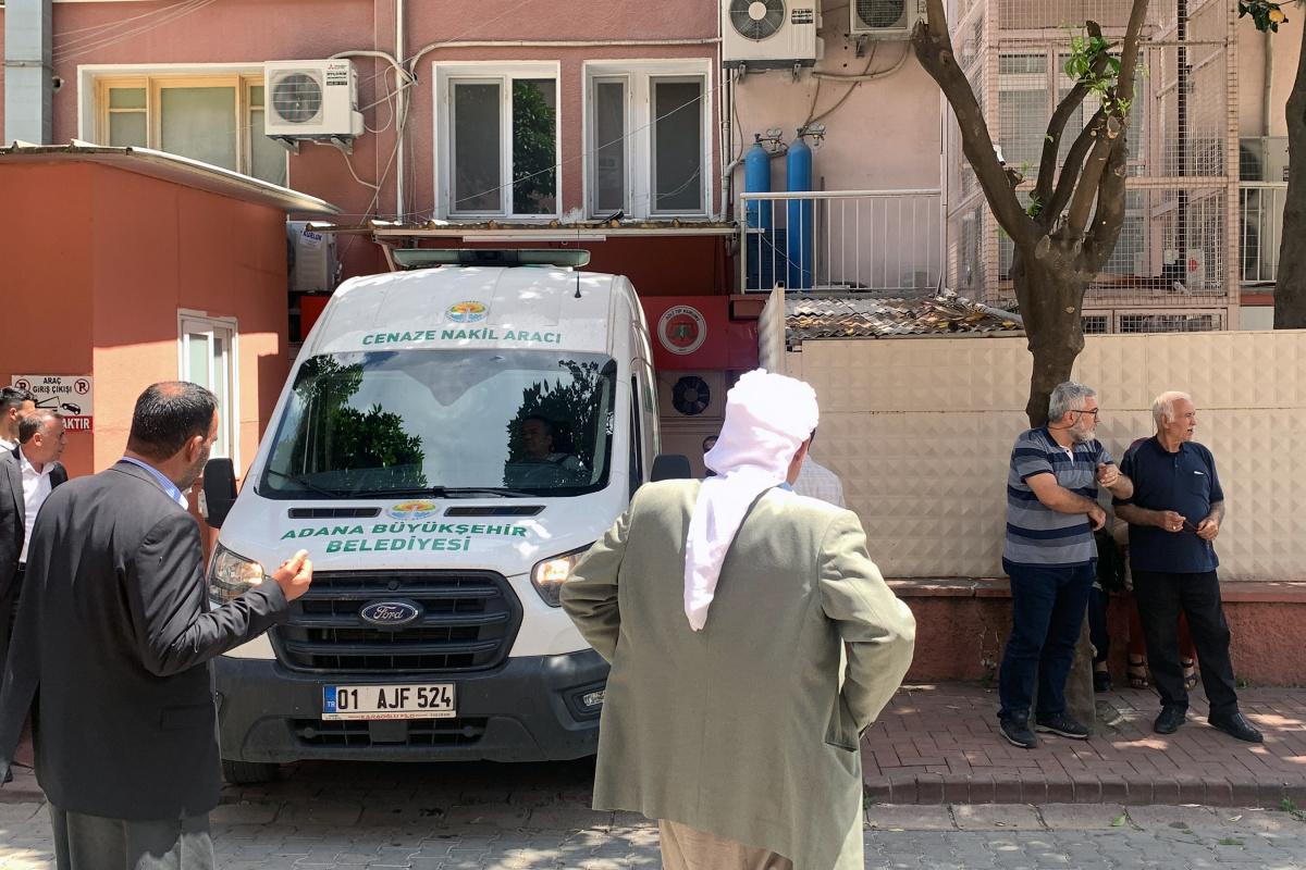 Hatay'ın Belen ilçesinde, tır ile çarpışıp kontrolden çıkan hafriyat kamyonunun çarptığı asker uğurlaması konvoyunda hayatını kaybedenlerin sayısı 13'e yükseldi.