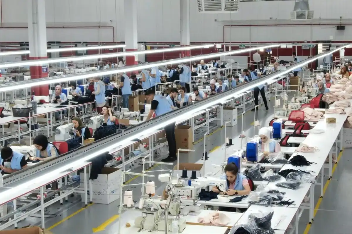 TÜİK verilerine göre işsizlik oranı 2023 yılı birinci çeyreğinde bir önceki döneme göre 0,3 puanlık azalış ile yüzde 9,9 seviyesinde gerçekleşti.