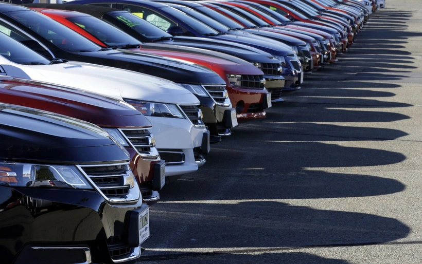 Otomobillere gelen zamlar günün en çok konuşulan konularından biri oldu. Renault, Honda, Volkswagen, Peugeot, Opel, Citroen ve Nissan gruplarının bazı modellerine zam geldi. 