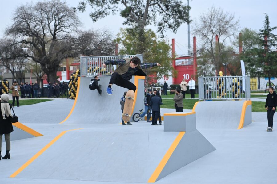 BANDIRMA SKATE PARK'INA KAVUŞUYOR