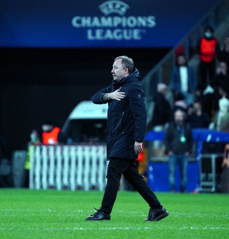 Türkiye Kupası ile sezonu tamamlayan Fenerbahçe'de Teknik Direktör Jorge Jesus dönemi sona erdi. Bu gelişmenin ardından hemen harekete geçen sarı-lacivertliler, teknik direktör arayışlarına başladı. Listede, Adana Demirspor ile yollarını ayıran Vincenzo Montella, Mircea Lucescu, Sergen Yalçın ve Abdullah Avcı gibi isimler bulunuyor.