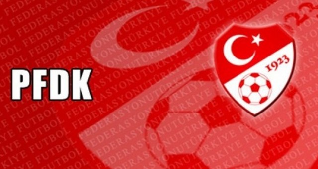 Profesyonel Futbol Disiplin Kurulu (PFDK), Fenerbahçe-Galatasaray derbisinde Fenerbahçe Teknik Direktörü Jorge Jesus'un basın toplantısına katılmaması sebebiyle Fenerbahçe'ye 225 bin TL para cezası verirken, Galatasaray'a ise merdiven boşluklarının doldurulması nedeniyle 237 bin 500 TL para cezası uyguladı. Ayrıca, saha içi olaylardan dolayı Beşiktaş'a 56 bin TL, Kasımpaşa maçındaki çirkin ve kötü tezahürat nedeniyle de 310 bin TL para cezası verildi.