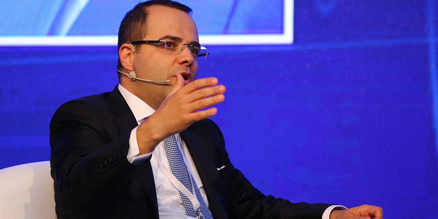 İktisat Profesörü Özgür Demirtaş Twitter hesabından yaptığı paylaşımla dolar kurunun rahat bırakılması gerektiğini belirtti.