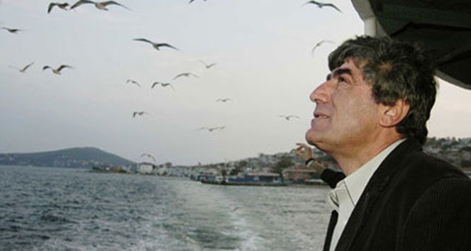 Hrant Dink'in Agos Gazetesi Genel Yayın Yönetmeni olduğu dönemde uğradığı suikast sonucu hayatını kaybetmesiyle ilgili dava yeniden görülmeye başlandı. İstanbul 14. Ağır Ceza Mahkemesi'nde yapılan duruşma, 20 Eylül'e ertelendi.