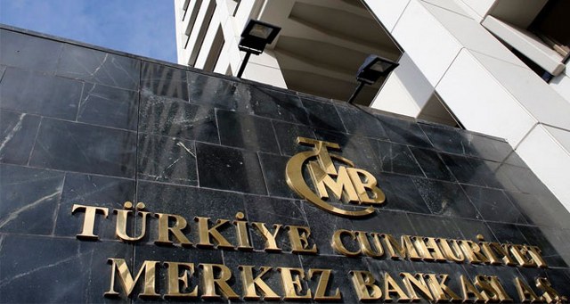 Tarihin en düşük seviyesine gerileyerek, Merkez Bankası'nın net rezervleri eksi 5,7 milyar dolar oldu. 2 Haziran haftasında Türkiye Cumhuriyet Merkez Bankası'nın (TCMB) brüt rezervi arttı, net ve swap harici net rezervi ise azaldı.