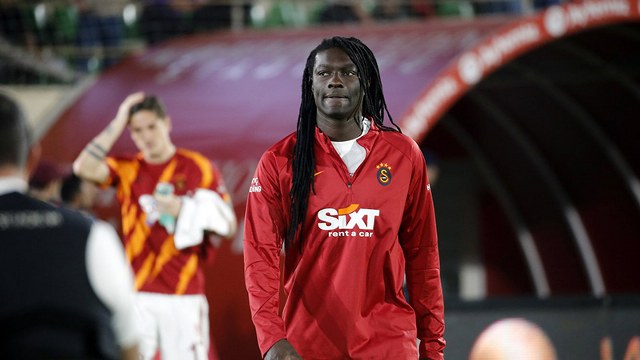 Galatasaray sosyal medya hesaplarından yaptığı paylaşımla takımdan ayrılan Fransız futbolcu Bafetimbi Gomis'e verdiği emeklerinden dolayı teşekkür etti.