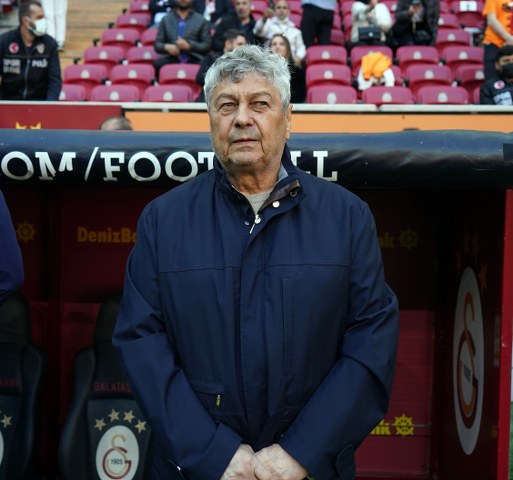 Türkiye Kupası ile sezonu tamamlayan Fenerbahçe'de Teknik Direktör Jorge Jesus dönemi sona erdi. Bu gelişmenin ardından hemen harekete geçen sarı-lacivertliler, teknik direktör arayışlarına başladı. Listede, Adana Demirspor ile yollarını ayıran Vincenzo Montella, Mircea Lucescu, Sergen Yalçın ve Abdullah Avcı gibi isimler bulunuyor.
