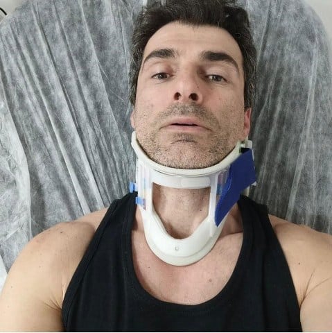 ÜNLÜ OYUNCU ÖZGÜR ÖZBERK'E MAGANDA ŞİDDETİ KAMERADA OYUNCU ÖZGÜR ÖZBERK, UYARDIĞI SÜRÜCÜ TARAFINDAN DARP EDİLDİ