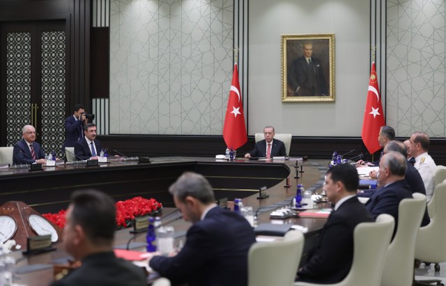 Milli Güvenlik Kurulu (MGK), 28 Mayıs’ta yapılan cumhurbaşkanı seçiminin ardından, Cumhurbaşkanı Recep Tayyip Erdoğan başkanlığında yeni üyeleriyle ilk kez toplandı. Toplantı Beştepe'de başladı. 