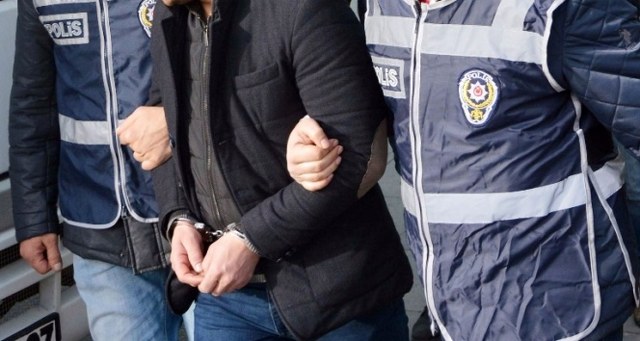 Ankara Cumhuriyet Başsavcılığı, eski Polis Koleji öğrencileri arasında FETÖ/PDY örgütüne bağlılık tespitine yönelik yürütülen soruşturma kapsamında 4'ü avukat olmak üzere toplam 9 şüpheli hakkında gözaltı kararı verdi. KALDIRIM TAŞI
