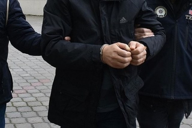 İstanbul’da terör örgütü DEAŞ’a yönelik çok sayıda adrese eş zamanlı düzenlenen operasyonda 9 kişi yakalanarak gözaltına alındı.