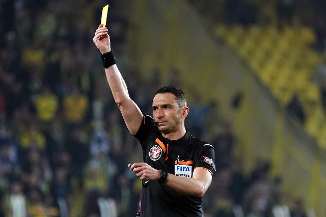 Spor Toto Süper Lig’in 37. haftasında oynanacak Galatasaray - Fenerbahçe derbisinde FIFA kokartlı hakem Abdulkadir Bitigen düdük çalacak.