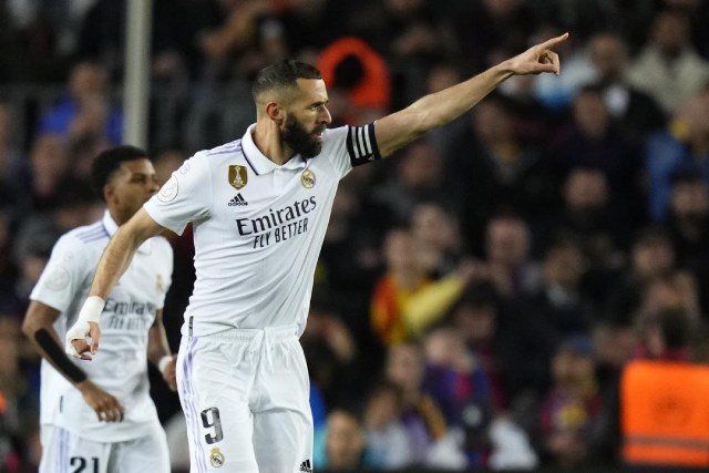 İspanyol ekibi Real Madrid, Fransız futbolcu Karim Benzema’yla yollarını ayıracağını açıkladı.