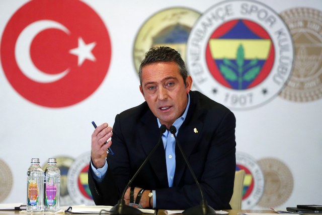 Fenerbahçe Başkanı Ali Koç kulübün resmi internet sitesinden bir açıklama paylaşarak; "Başkan adayı çıkması durumunda bugün de Olağanüstü Genel Kurul’a gitmeye hazır olduğumuzu bir kez daha paylaşıyorum" dedi.