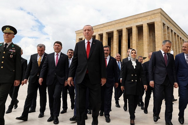 Cumhurbaşkanı Recep Tayyip Erdoğan ve yeni Cumhurbaşkanlığı kabinesi Anıtkabir’i ziyaret etti.